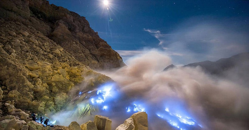 The Beauty of Ijen Crater Blue Fire, A Rare Phenomenon